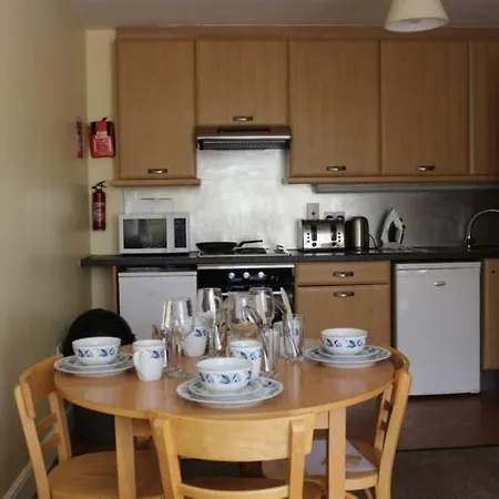 Lägenhet 2 Bedroom On Campus *